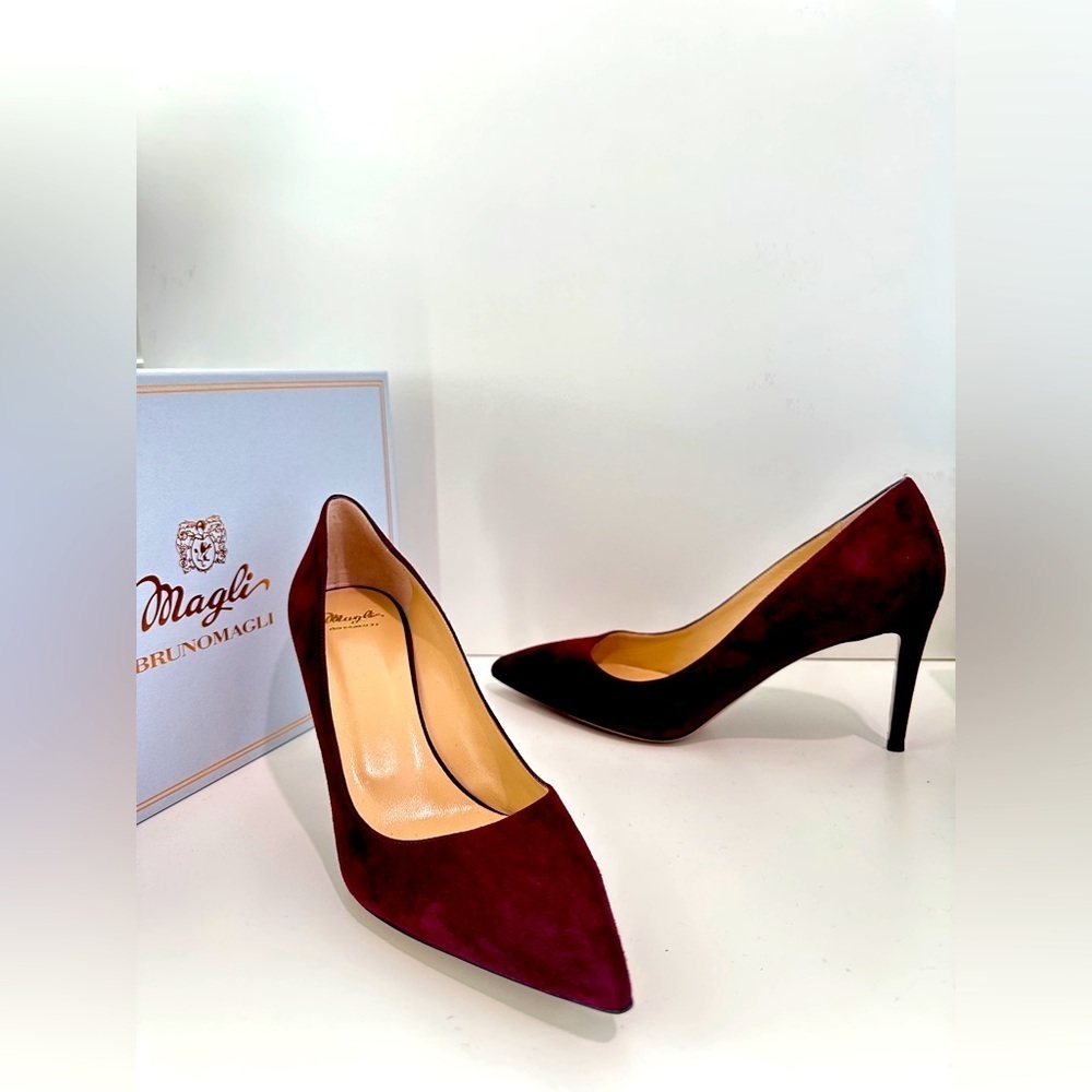 Bruno Magli Allegra 85 Pumps Size 39 Pointy Toe Suede Stiletto Classic NEW - Picture 1 of 12